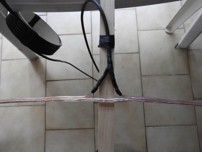 11 m Band Cobwebb antenna centred at 27.500 MHz: Coax connection (self-amalgamating tape)