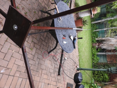 11 m Band Cobwebb antenna centred at 27.500 MHz: Mounted to intermediate mast using screw and two nails either side of screw