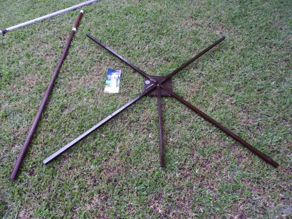 11 m Band Cobwebb antenna centred at 27.500 MHz: Painted with polyurethane wood sealer