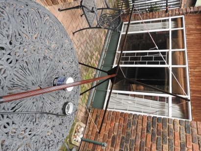 11 m Band Cobwebb antenna centred at 27.500 MHz: Speaker cable mounted