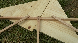 11 m Band Hentenna centred at 27.500 MHz: Centre glued in place