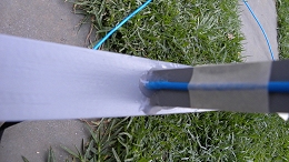 11 m Band J-Pole antenna centred at 27.500 MHz: Hole in mast for antenna wire (short side)