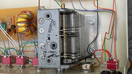 HF Band QRM/QRN Noise Canceller: Twin-gang variable capacitor