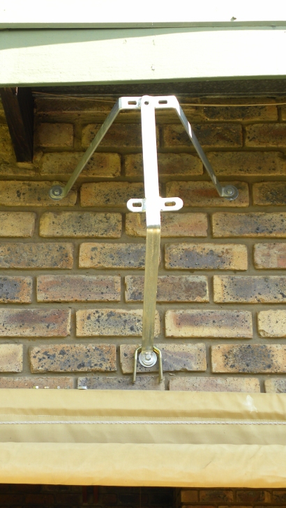 11 m Band Super J-Pole antenna centred at 27.500 MHz: Antenna mounting bracket