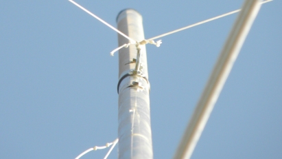 11 m Band Super J-Pole antenna centred at 27.500 MHz: Top Dacron lines tied