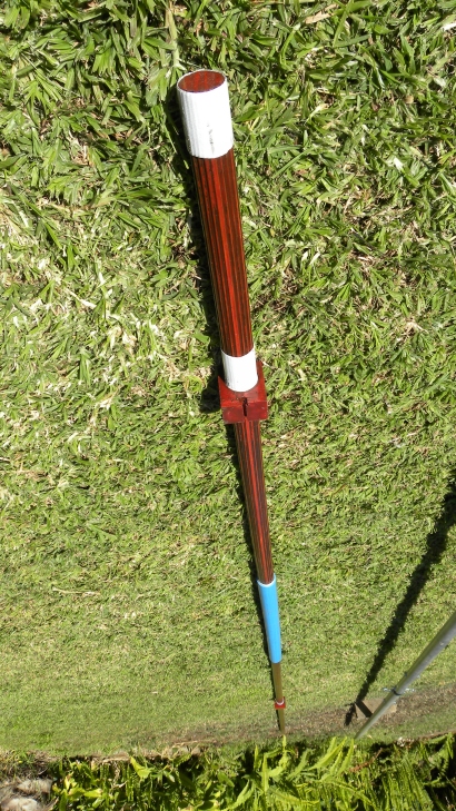 11 m Band Super J-Pole antenna centred at 27.500 MHz: Wood mast with wire impedance matching stub mounts (two square blocks)